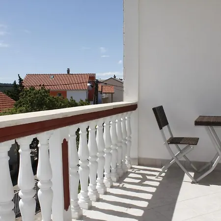 Apartments Mato - 100M From Beach Apartmán Anić