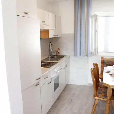 Apartments Mato - 100M From Beach Apartmán Anić
