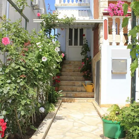 Apartments Mato - 100M From Beach Apartmán *