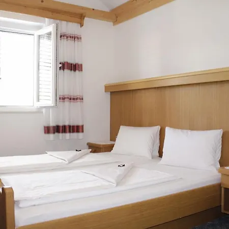 Apartments Mato - 100M From Beach Anić